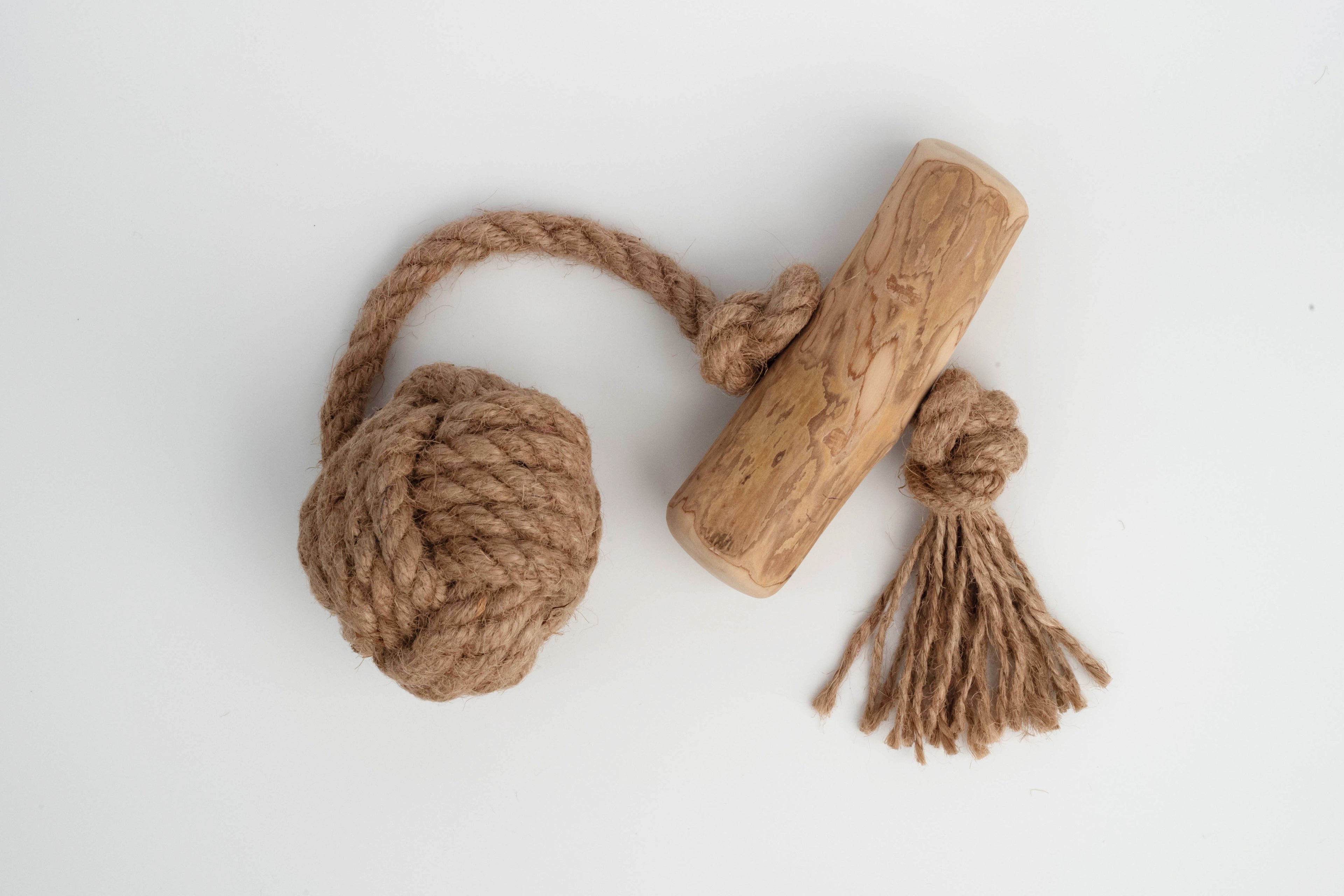 Wagg & Purr coffee wood hemp ball dog toy